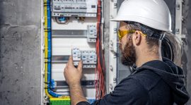 Welche Arbeiten darf eine Elektrofachkraft für festgelegte Tätigkeiten eigenverantwortlich ausführen?