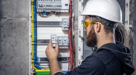 Welche Arbeiten darf eine Elektrofachkraft für festgelegte Tätigkeiten eigenverantwortlich ausführen?