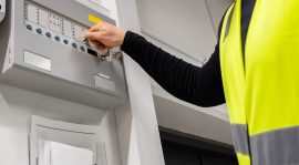 Wie lange ist die Ausbildung zur Elektrofachkraft für festgelegte Tätigkeiten gültig?