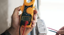 Wie lange ist eine Qualifizierung als Elektrofachkraft für festgelegte Tätigkeiten gültig?